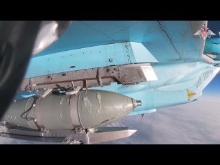 🇷🇺✈🚀 Экипаж истребителя-бомбардировщика Су-34 уничтожил личный состав, укрепления и технику ВСУ на Купянском направлении