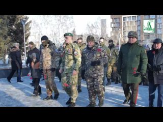 🇷🇺В День защитника Отечества в Барнауле возложили цветы на Мемориале Славы