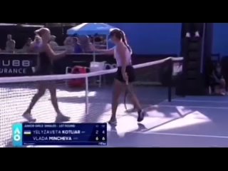 Влада Минчева и Елизавета Котляр пожали друг другу руки на юниорском турнире Australian Open