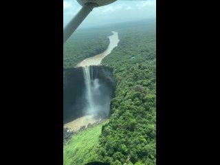 Водопад “Кайетур“ в Гайане