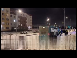 В Петербурге пьяный узбек повредил 14 автомобилей и врезался в автобус
