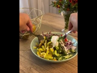 Вкусныи салат с говядинои