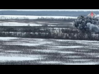 Экипажи танков Т-80 группировки войск «Запад» громят позиции ВСУ на Купянском направлении. За несколько минут укрепления были ун