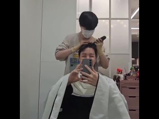 Чимин сбривает волосы Хосоку