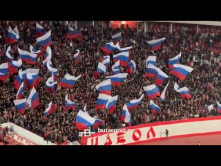 Сербские футбольные фанаты... 😁 “Катюшу“ поют...