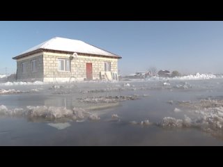 Ангара вышла из берегов — в деревне Усть-Куде Иркутского района вода подступает к домам