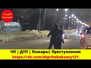 Водитель  поднял руку на нарушителя на улице Калинина Видео было записано 12 февраля в 18:26.