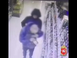 Полицейскими Симферополя задержаны подозреваемые в краже из магазина