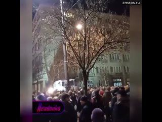 Прозападная оппозиция вновь вывела на улицы Белграда несколько тысяч человек — протестующие требуют