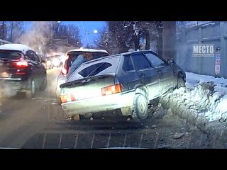 Проверил на прочность столб и свою 14-ю. Место происшествия Киров Первый городской