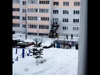 👉В Рязанской области девушка чуть не погибла, пытаясь спуститься с 3 этажа по удлинителю

Шокированные очевидцы, заметив это зре