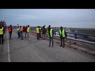 ️En Espagne, les agriculteurs protestataires ont bloqué la circulation sur les principales routes du pays