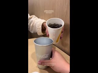 МакДональдс выпустил стаканы, которые меняют цвет