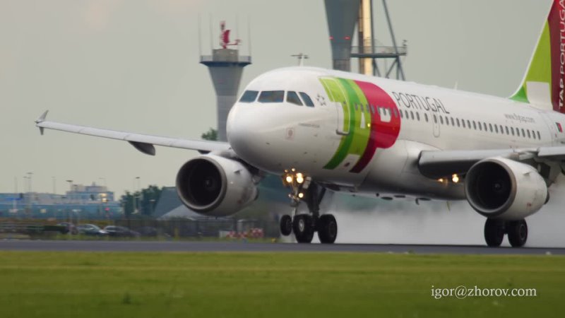 Эйрбас А319 авиакомпании TAP Air Portugal взлетает из аэропорта