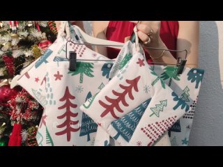 Прихватки, полотенца и сервировочные салфетки из сатина с новогодними елками
