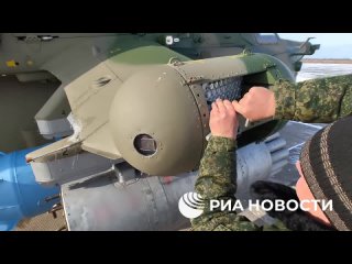 Экипажи армейской авиации на вертолетах Ми-28Н нанесли удар неуправляемыми авиационными ракетами по опорникам и живой силе про