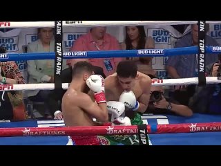 Rafael Espinoza Upsets Robeisy Ramirez To Win World Title In Fight Of the Year