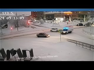 ДТП на пересечении улиц Матросова и Ямальская в Салехарде(720p).mp4