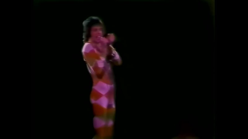 Queen 1977 Live at Earls