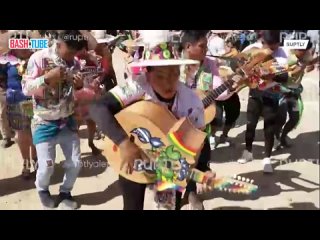 🇧🇴 Сотни людей приняли участие в фестивале ожесточенных драк в Боливии