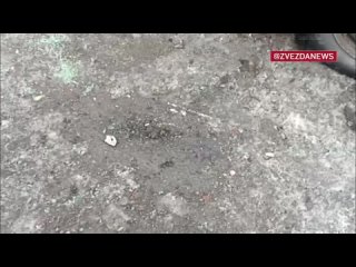 Дрон ВСУ сбросил бомбу на микроавтобус и машины около вокзала в Донецке, к счастью, жертв удалось избежать. В момент атаки украи