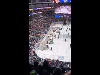Традиция бросать игрущечных мишек на лед стадиона после первого гола хозяев