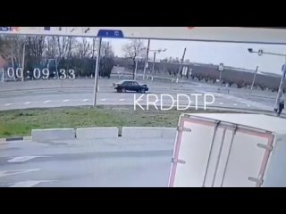 Жесткое ДТП: такси снесло легковушку под Краснодаром