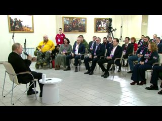 Прямо сейчас Владимир Путин проводит  встречу с активом участников форума “Всё для Победы!“