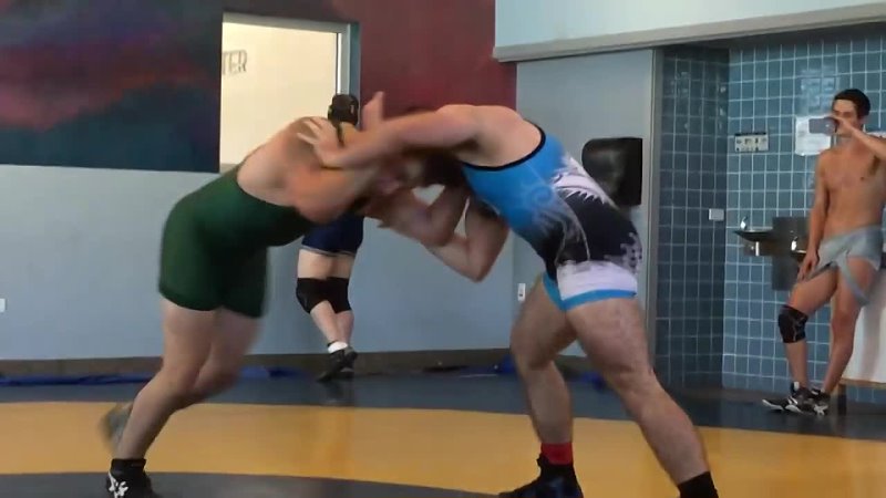 Волосатый доминирует на гейском турнире, , Hairy wrestler dominates at Gay