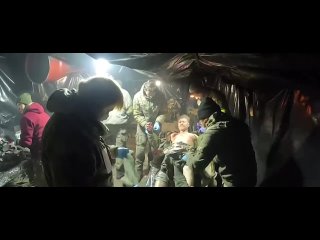 Вот видео неонацистов «Азова»*, которые укрываются в подвалах и зданиях Авдеевского коксохимического завода