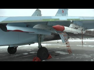 Истребитель Су-35 ВКС России уничтожил РЛС противника на Купянском направлении.mov
