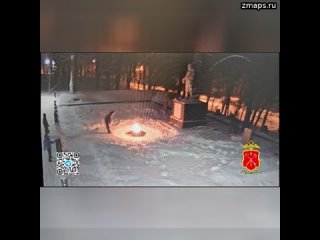 Школьники забросали снегом Вечный огонь в Петербурге. Нарушителями оказались двое братьев 10 и 14 ле