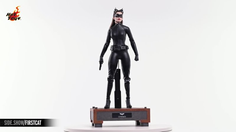 Hot Toys MMS627: The Dark Knight Trilogy Catwoman 1,