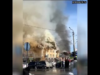 В Кузнецке Пензенской области горит здание торгового центра.  Огонь полыхает на 1500 квадратных метр