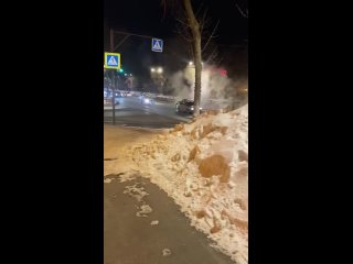 В Самаре на Волжском проспекте порвало трубу