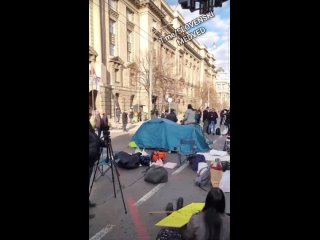 По пути Украины: В Сербии прозападная оппозиция установила палатки на проезжей части в БелградеВчера один из главаре