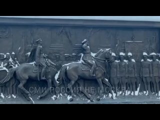 😨 В Москве обезглавили коня Рокоссовского.