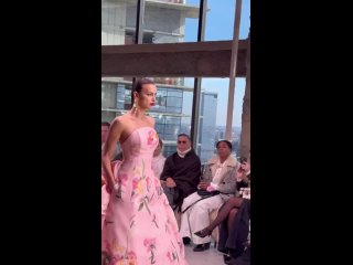 Ladies and gentlemen, Her: Ирина Валерьевна Шайхлисламова на показе Carolina Herrera в Нью-Йорке. (видео)