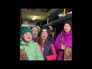 В Нижнекамске автоинспекторы вызволили из снежного плена автобус с детьми