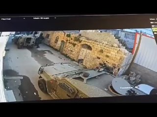 L'arme isralienne a vol un scooter lors d'un raid  Qalqilya, en Cisjordanie, aujourd'hui