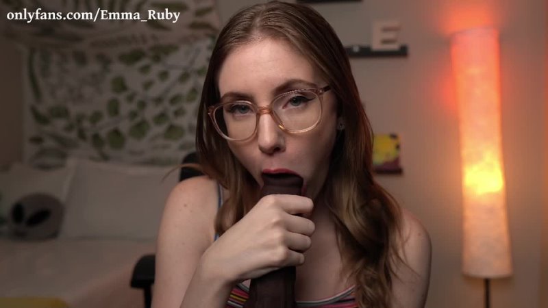 Emma Ruby ASMR emmas favorite thing sucking