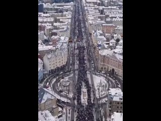 🇵🇸🇩🇰 Vista aérea de una enorme manifestación en la capital danesa, Copenhague, en apoyo a Gaza y Palestina