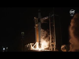 Космический корабль Crew Dragon американской компании SpaceX с российским космонавтом Александром Гребенкиным на борту стартовал