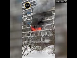 Один человек пострадал в результате сильного пожара в квартире в московском микрорайоне Северное Чер