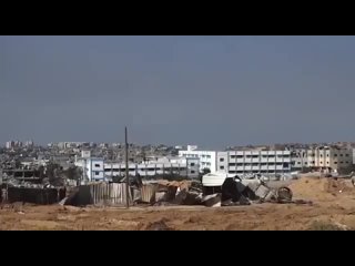 Ролик, документирующий момент, когда сионистская оккупационная армия бомбила школу БАПОР в Бейт-Хануне на севере сектора Газа.