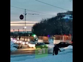 «На Авроре стоят трамваи». В Ленинском районе остановился электротранспорт