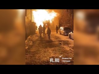 На Первой Речке во Владивостоке сгорел деревянный аварийный барак