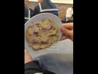 Чем кормят курсантов украинского Военно-морского лицея в Одессе - четко понятно по этому видео. Тем, что едой для людей назвать