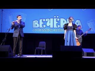_На два голоса_. Потрясающее исполнение!! Нежно и лирично о любви поёт Александра Тушина из ВЕЧЁРКИ!
