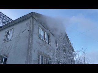 Пожар в жилом деревянном многоквартирном доме №6 на улице Свердлова